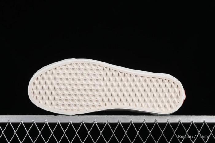 Vans Old Skool Reissue 136 Classic Low-Top Skate Shoes with Detachable Cushioned Insole and Crescent Toe Design - VN000MT6E3N 1