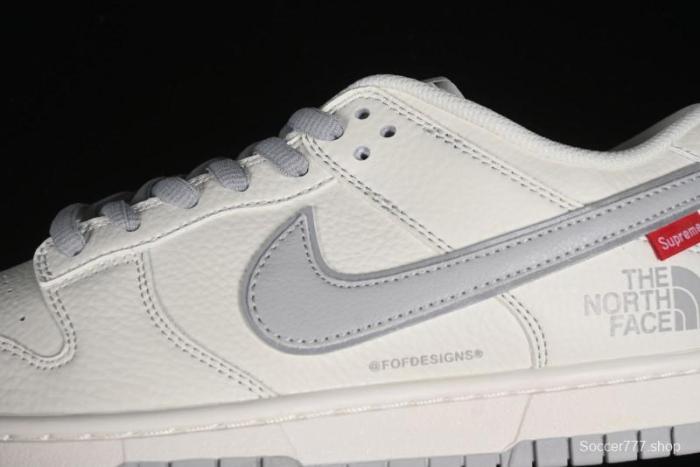 Nike SB Dunk Low Supreme x THE NORTH FACE Skate Shoes - BM0234-502