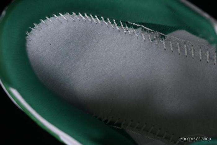 Supreme x Nike Dunk Low SB Skate Shoes with Zoom Air Cushion - XD6188-033 1