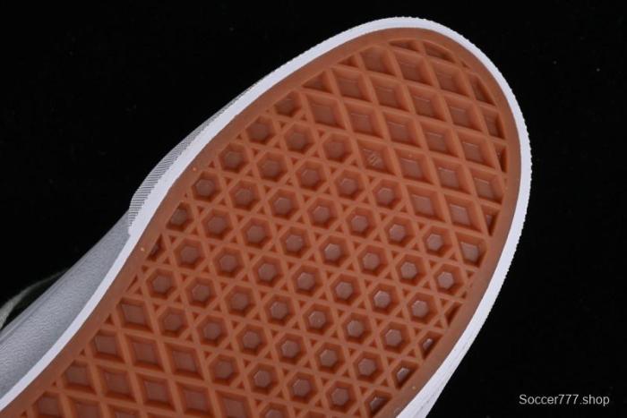 Vans Classics Knu Skool Retro Sneakers with Enlarged Toe and Thickened Tongue - VN0009QCLC2 1