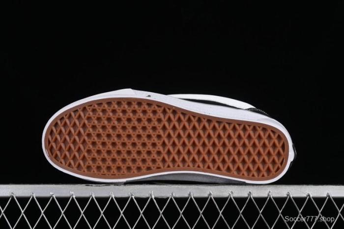 Vans Classics Knu Skool Retro Sneakers in Black & White - VN0AUAK375 1