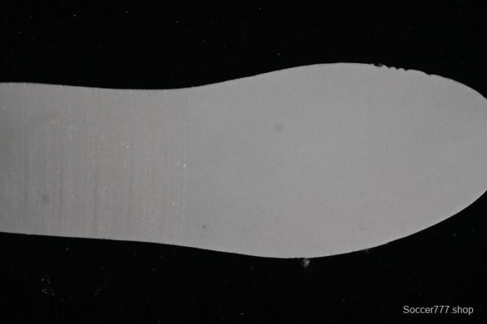 Supreme x Nike Dunk Low SB Skate Shoes with Zoom Air Cushion - XD6188-035 1