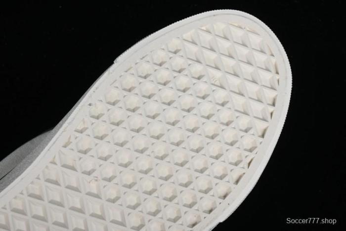 Vans Old Skool Reissue 136 Low-Top Skate Shoes with Detachable Cushioned Insole - VN000MT6KIG 1