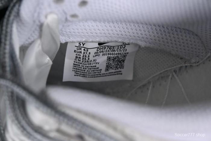 Nike Dunk Low SB Casual Sneakers with Deconstructed Laces and Ribbon Bow Design - DH9765-102 1