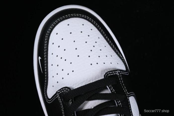 Nike Supreme x SB Dunk Low Panda Colorway Low-Top Casual Skate Shoes - RM2308-332 1