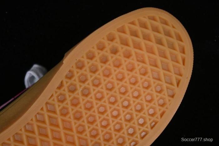 Vans Classics Knu Skool Vulcanized Skate Shoes in Black & Pink - VN0014QC0BV 1