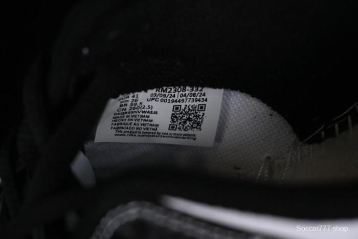 Nike Supreme x SB Dunk Low Panda Colorway Low-Top Casual Skate Shoes - RM2308-332 1