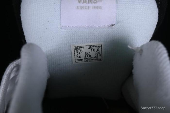 Vans Classics Knu Skool Retro Sneakers in Black & White - VN0AUAK375 1