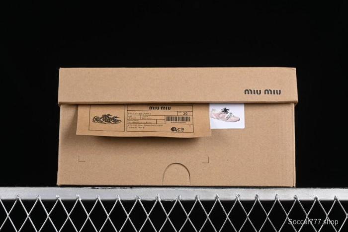 Miu Miu x New Balance 530 Low-Top Retro Running Sneakers with Dual Lace Design - G.D4 1