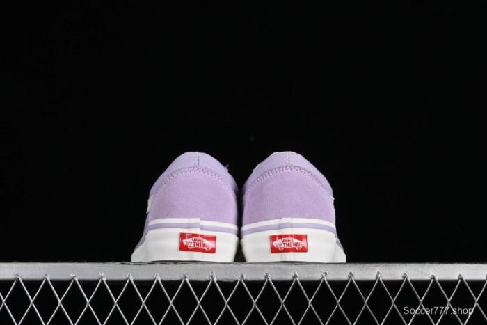 Vans Old Skool Reissue 136 Classic Low-Top Skate Shoes with Detachable Cushioned Insole and Crescent Toe Design - VN000MT6E3N 1