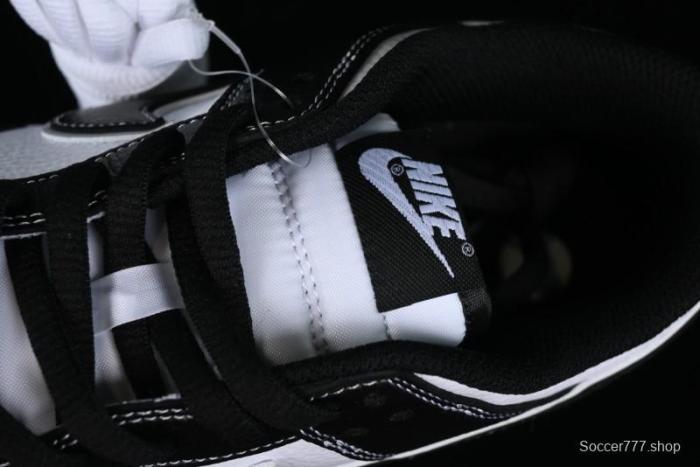 Nike Supreme x SB Dunk Low Panda Colorway Low-Top Casual Skate Shoes - RM2308-332 1