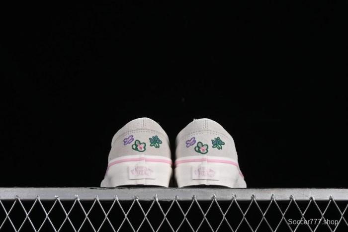 Vans Style 36 Low-Top Skate Shoes with Embroidered Details in Cream - VN000CRPGRN 1