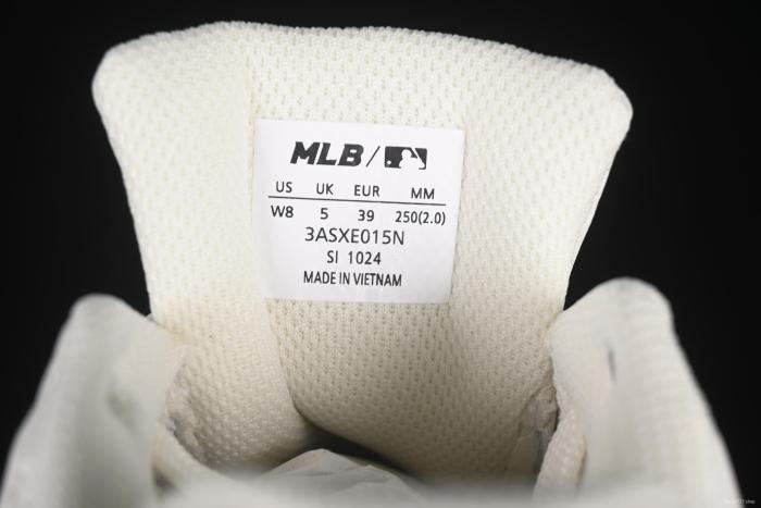 New York Yankees MLB Bigball Chunky Embo Monogram Platform Sneakers - 3ASXE015N50WHS