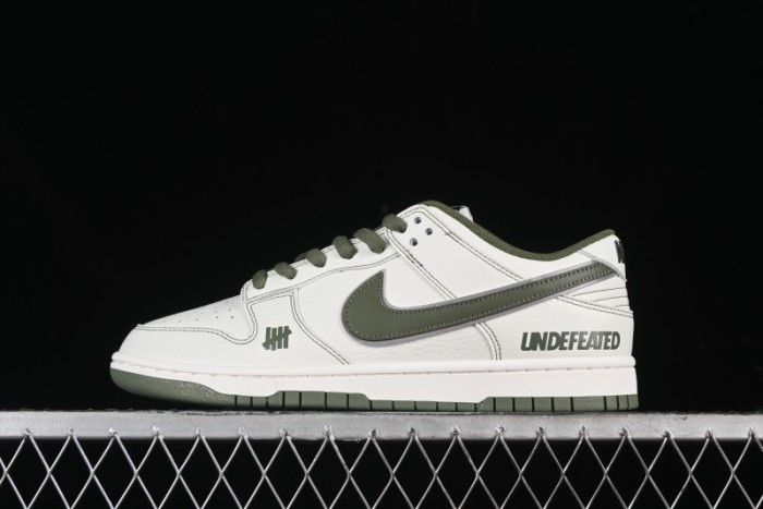 Nike SB Dunk Low x Undefeated Collaboration Casual Skate Shoes - UN1697-633