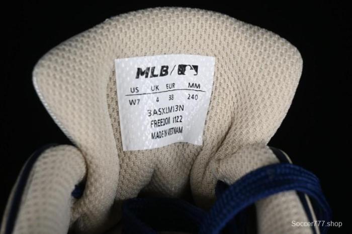 MLB Chunky Liner New York Yankees Lightweight Platform Sneakers with 6cm Height Increase - 3ASXLM13N43BGL