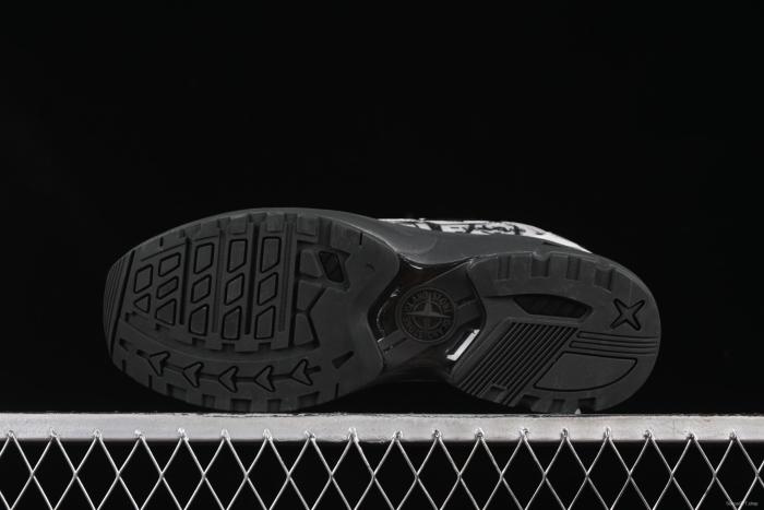 Stone Island Grime Panelled Low-Top Lifestyle Sneakers in Dark Brown - MO78FWS0303