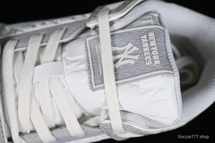 MLB Chunky Liner New York Yankees Sneakers with Lightweight Thick Sole and Hook Loop Closure - 3ASXCMM4N50GRS