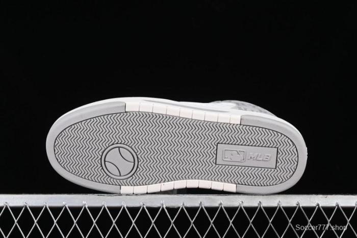 MLB Chunky Liner New York Yankees Sneakers with Lightweight Thick Sole and Hook Loop Closure - 3ASXCMM4N50GRS