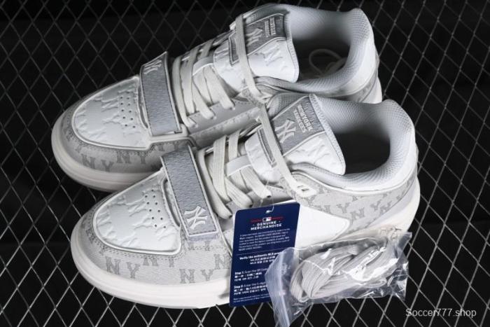 MLB Chunky Liner New York Yankees Sneakers with Lightweight Thick Sole and Hook Loop Closure - 3ASXCMM4N50GRS