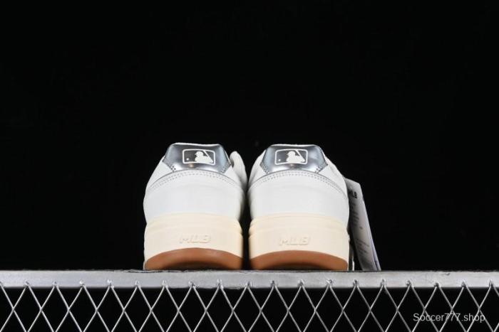 New York Yankees MLB Chunky Runner Basic Lace-Up Lightweight Casual Sneakers - 3ASXCBS4N50IVS