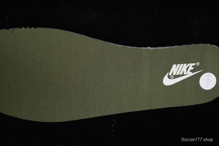 Nike SB Dunk Low x Undefeated Collaboration Casual Skate Shoes - UN1697-633