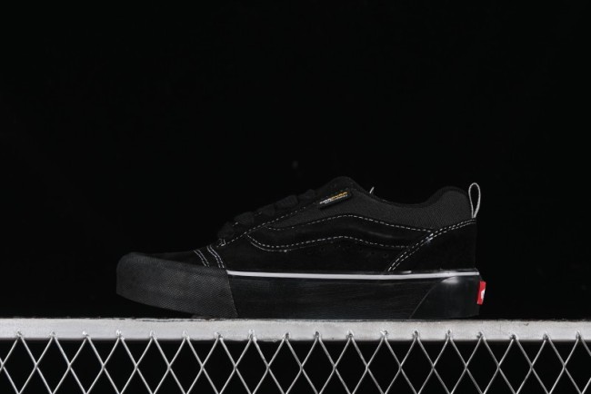 Vans Knu Skool Low Top Retro Casual Vulcanized Slip-On Shoes in Black - VN000CRPBMA