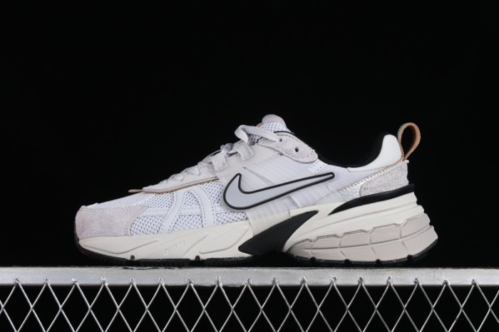 Nike Runtekk V2K Retro Low-Top Running Shoes with Cushlon Midsole and Distressed Effect - FN6703-002