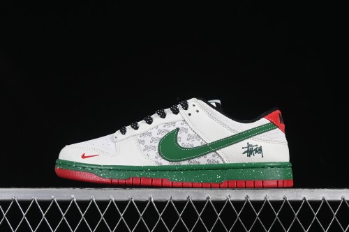 Nike x Stüssy Dunk Low  Holiday Edition  - Limited Edition Sneaker