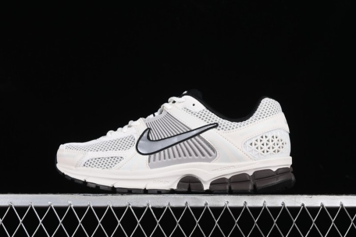 Nike Zoom Vomero 5 SP Retro Casual Running Shoes with EVA Midsole Cushion - FJ2028-001