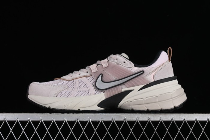 Nike Runtekk Run V2K Low-Top Retro Running Shoes with Cushlon Midsole and Anti-Slip Design - FN6703-001