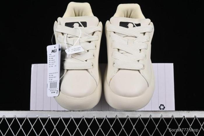 MLB Chunky Classic Base New York Yankees Lightweight Platform Casual Sneakers - 3ASXCCB4N07CRS