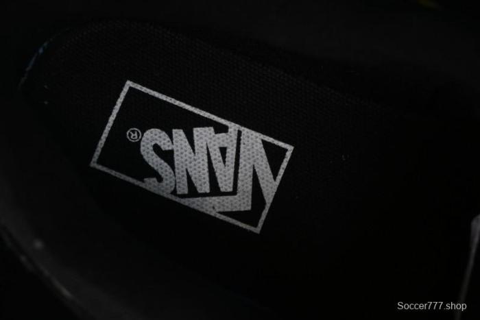 Vans Knu Skool Low Top Retro Casual Vulcanized Slip-On Shoes in Black - VN000CRPBMA