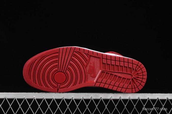 Nike Air Jordan 1 High Retro OG Basketball Shoes with Black Toe Design - 555088-125