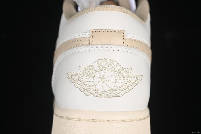 Nike Air Jordan 1 Low AJ1 Casual Sneakers in White - DC0774-112