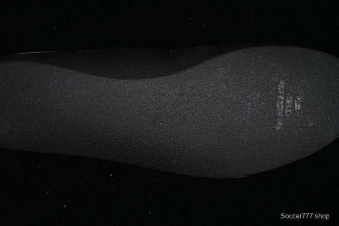 Nike Air Jordan 11 Low Bred Basketball Shoes with Patent Leather and Carbon Fiber - FV5104-006