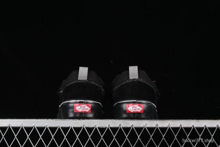 Vans Knu Skool Low Top Retro Casual Vulcanized Slip-On Shoes in Black - VN000CRPBMA