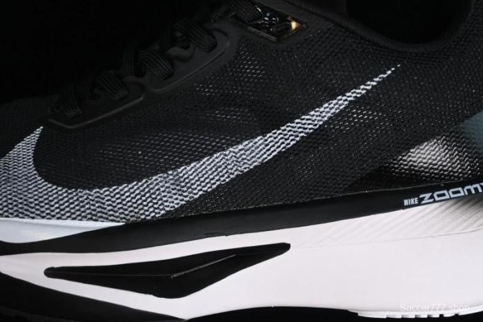 Nike Zoom Fly 6 Running Shoes with Flyknit Material and Carbon Fiber Plate for Superior Elasticity - FN8454-001