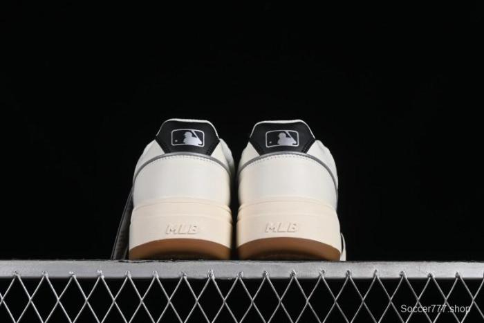 MLB Chunky Liner Basic New York Yankees Thick Sole Platform Sneakers with 6cm Height Increase - 3ASXCA12N50IVS