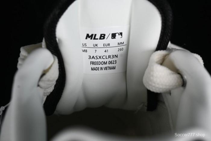 MLB Chunky Liner Basic New York Yankees Thick Sole Casual Sneakers with 6cm Height Increase - 3ASXCLR3N50WHS