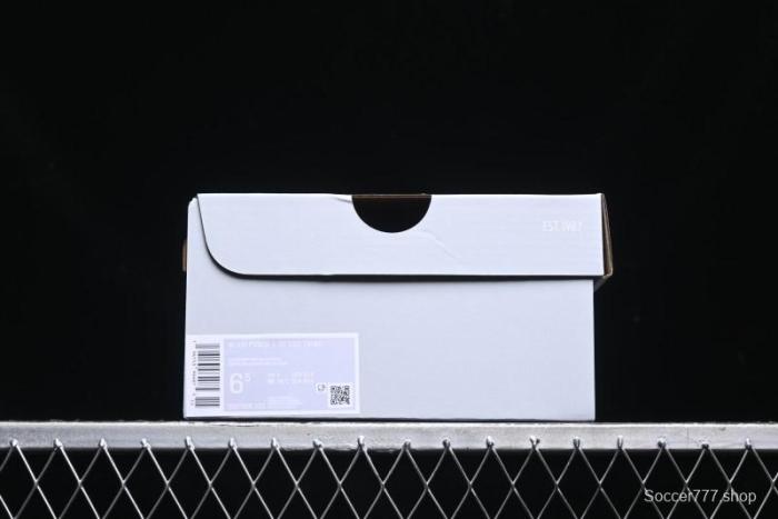 Nike Air Force 1 '07 Low Top Sneakers with Full-Grain Leather and Air Cushion - DQ7569-102