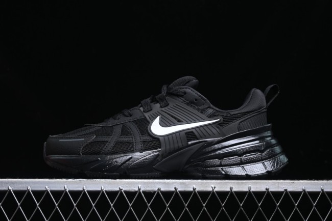 Nike Runtekk V2K Low-Top Retro Running Shoes with Cushlon Foam and Distressed Midsole - HQ1582-001