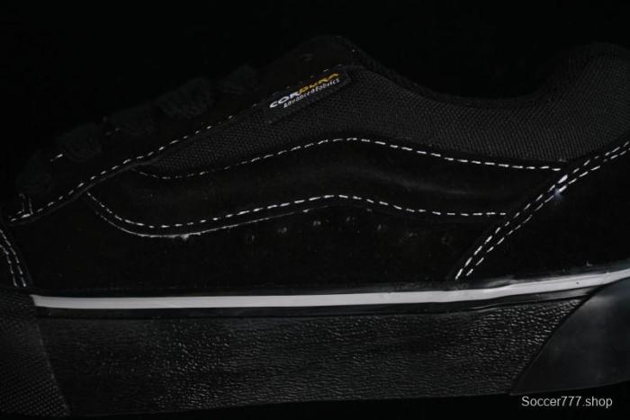 Vans Knu Skool Low Top Retro Casual Vulcanized Slip-On Shoes in Black - VN000CRPBMA