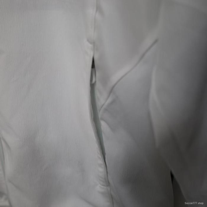 25/26 Real Madrid WHITE Windbreaker (with Inner Lining)