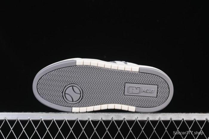 New York Yankees MLB Bigball Chunky Embroidered Monogram Platform Casual Sneakers - 3ASXE035N50CGS