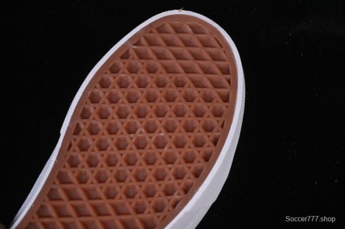 Vans Old Skool Low-Top Casual Skate Shoes - VN000D6WBOM