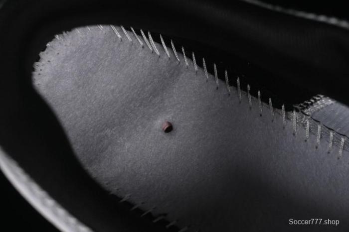 Nike Zoom Vomero 5 Retro Casual Running Shoes with Lightweight Cushioning - HF1877-001