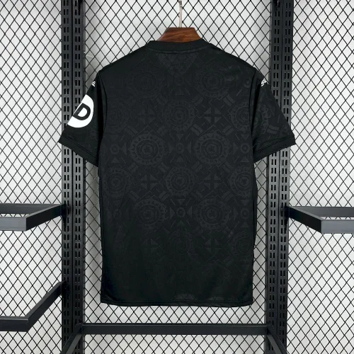 2025/26 Wolverhampton Wanderers Goalkeeper Black Jersey