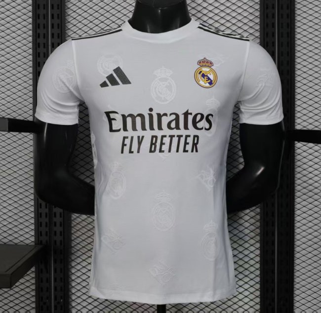 Player Version 25/26 Real Madrid White with Embossed Royal Crest Pattern Jersey