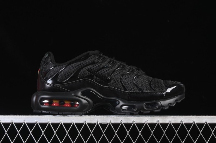 Nike Air Max Plus Retro Running Shoes with Air Cushion Technology - 604133-050
