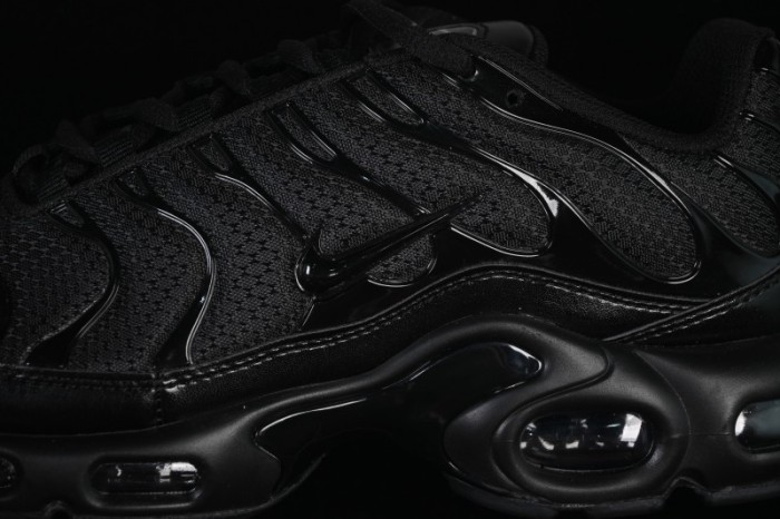 Nike Air Max Plus Retro Running Shoes with Air Cushion Technology - 604133-050